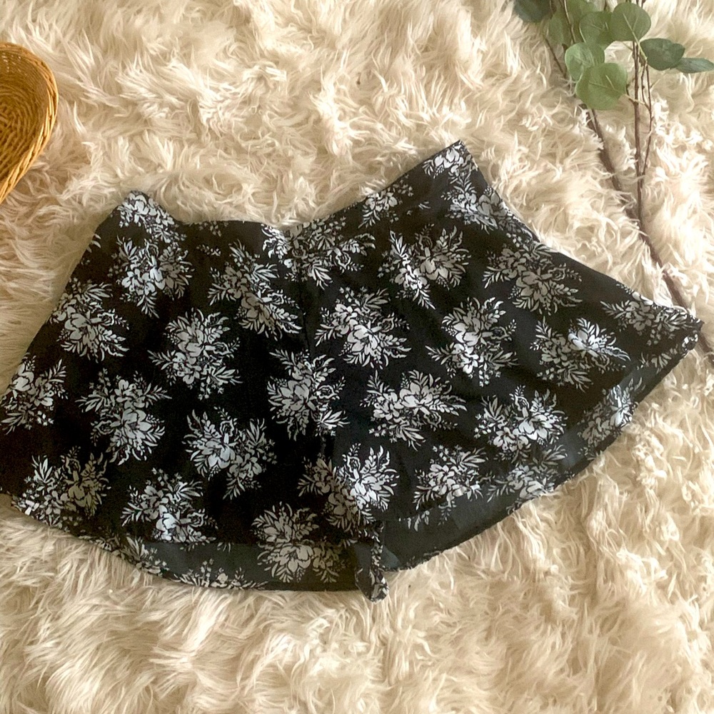 Charlotte Russ Black floral flare shorts